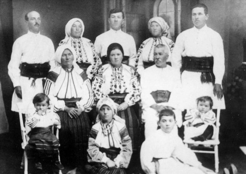 'Csángó' hungarian family from Moldva
